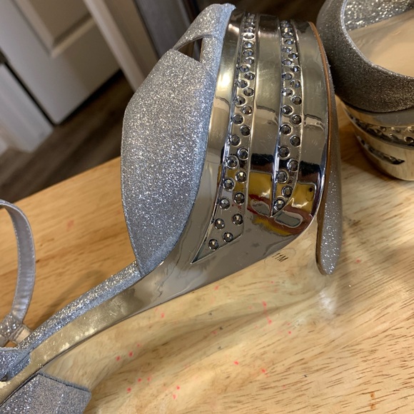 GIANNI BINI | Silver Platform Heels - Picture 12 of 15